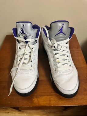 Jordan Retro 5 Shoe Box in White and Purple